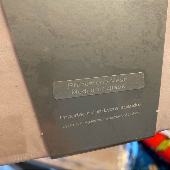 VICTORIA’S SECRET V-Set Sealed Box Bra & Thong Set Rhinestone Mesh Medium - Picture 3 of 5